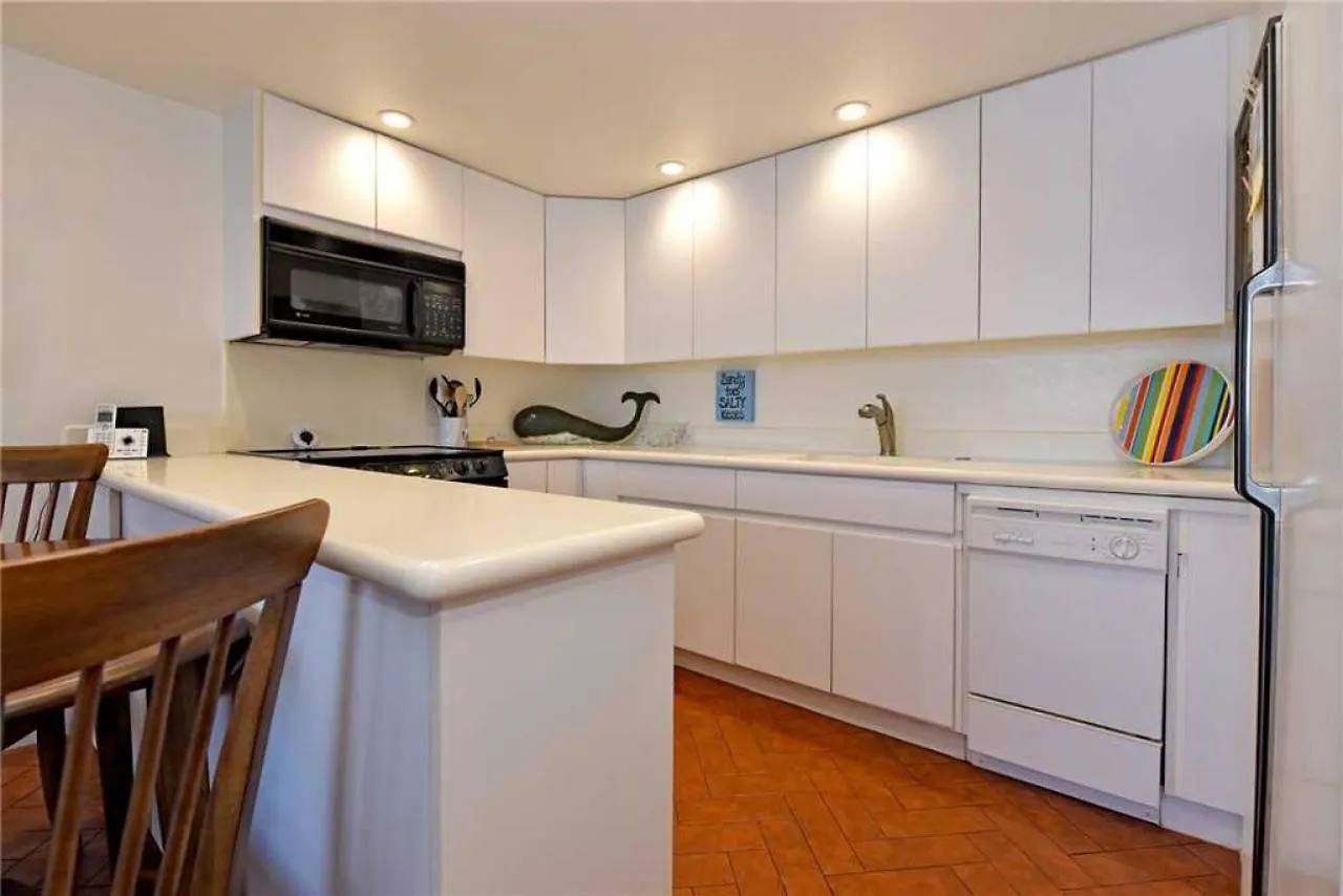 1 Bedroom Ocean Front Condo In Lahaina Town - Sleeps 4 - Lahaina Roads #204 0*,  United States