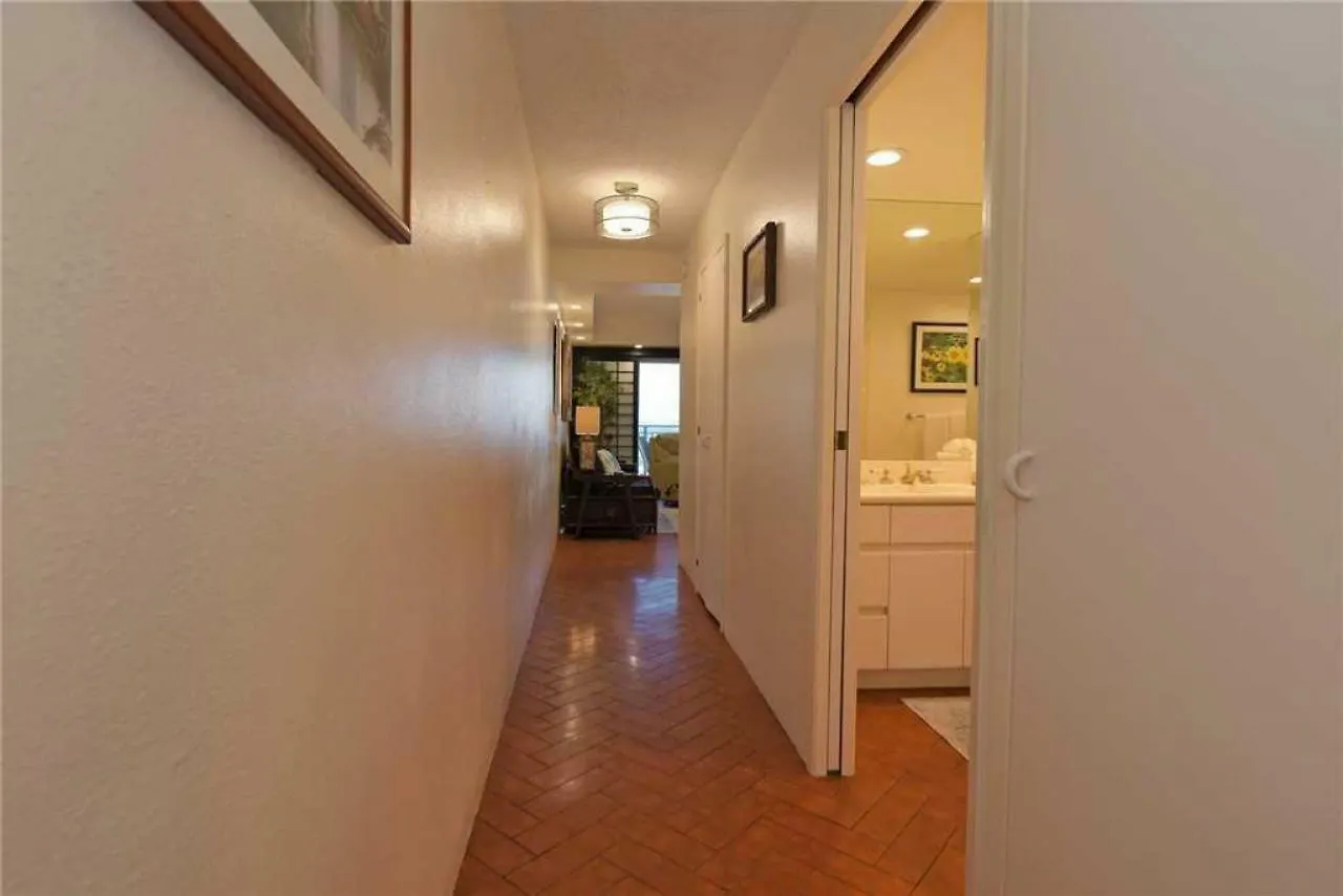 1 Bedroom Ocean Front Condo In Lahaina Town - Sleeps 4 - Lahaina Roads #204 United States