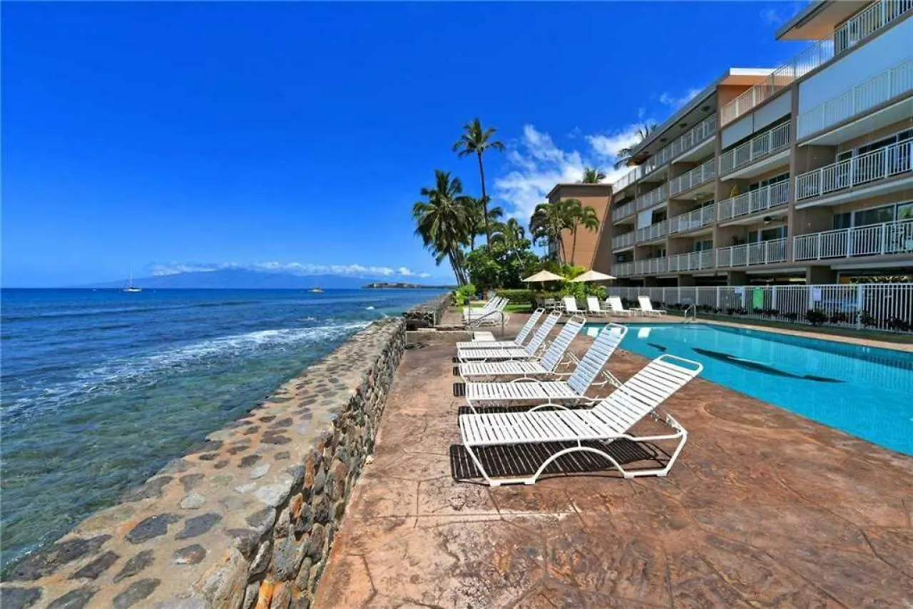 1 Bedroom Ocean Front Condo In Lahaina Town - Sleeps 4 - Lahaina Roads #204