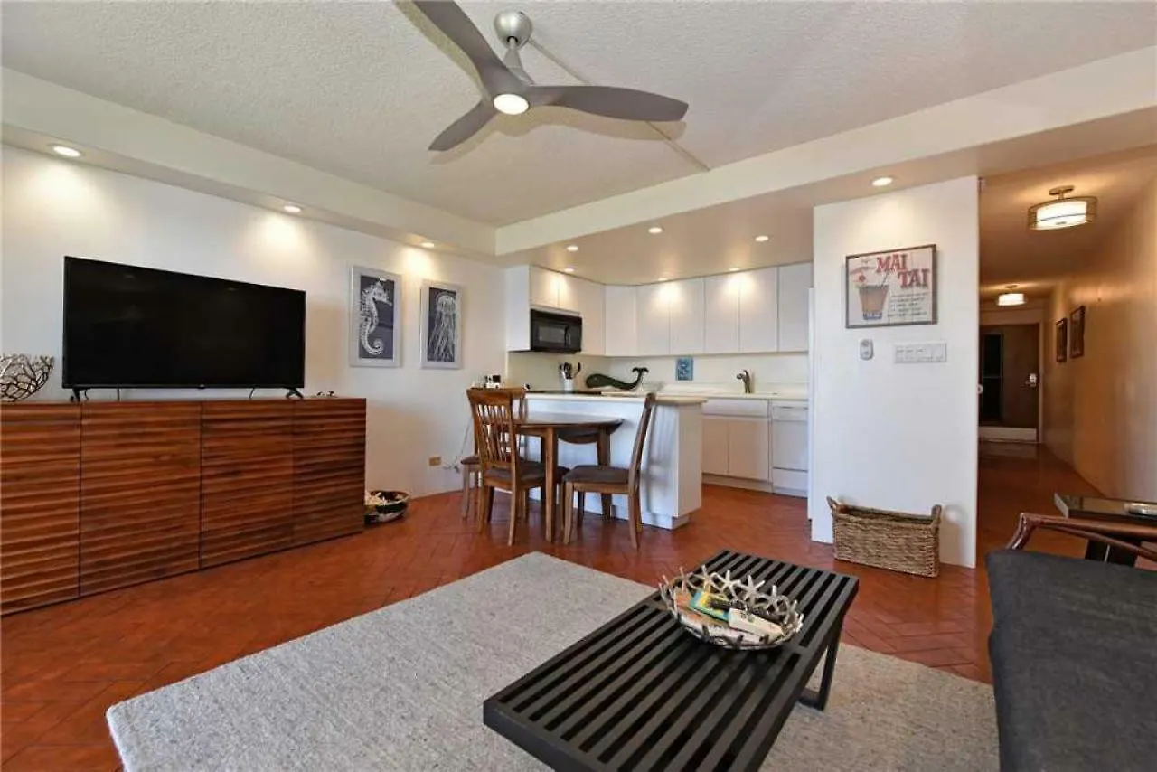 1 Bedroom Ocean Front Condo In Lahaina Town - Sleeps 4 - Lahaina Roads #204 0*,