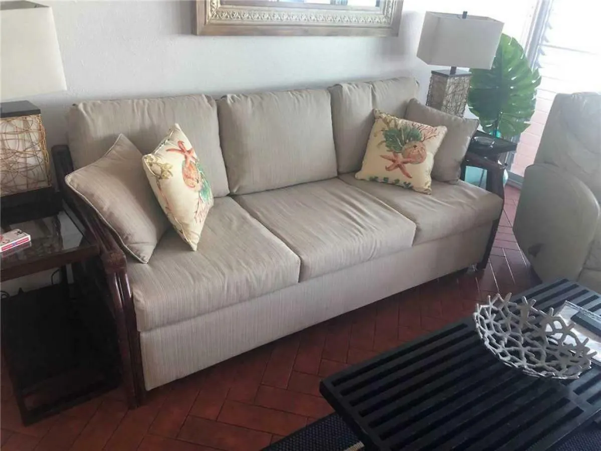 1 Bedroom Ocean Front Condo In Lahaina Town - Sleeps 4 - Lahaina Roads #204 Holiday home